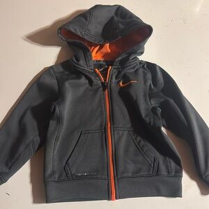 Nike therma fit size 3T